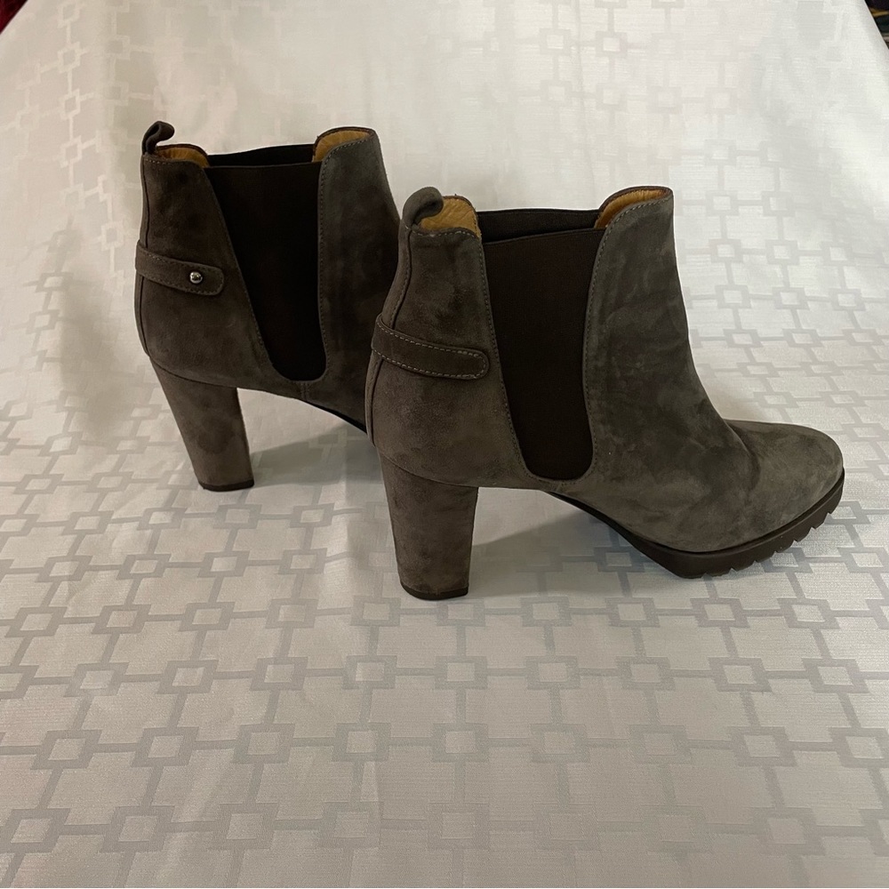 Firenze Studio suede gray booties